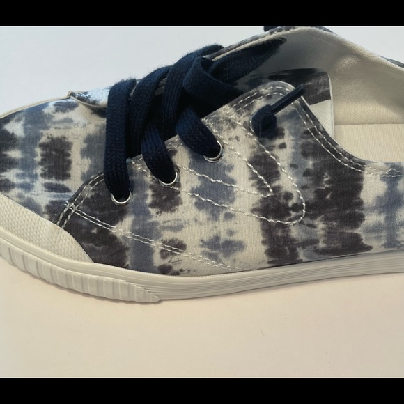 SOLD Tretorn Canvas Kicks NWOT Unworn - Picture 4 of 9